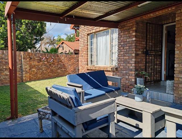 3 BEDROOM APARTMENT FOR SALE IN CLAREMONT